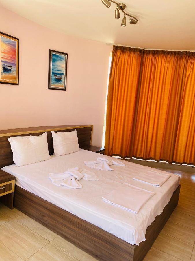 Golden Sea View 2 *